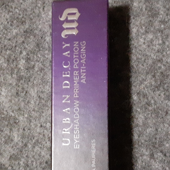 Urban Decay Other - BNIB URBAN DECAY anti aging eyeshadow primer potion.